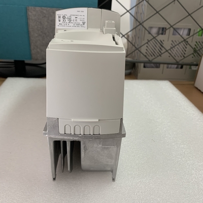 DIMENSIONE di STRUTTURA dell'AZIONAMENTO dell'INVERTITORE di NIDEC SP1406 1 50/60HZ 11A 5.5KW NUOVA