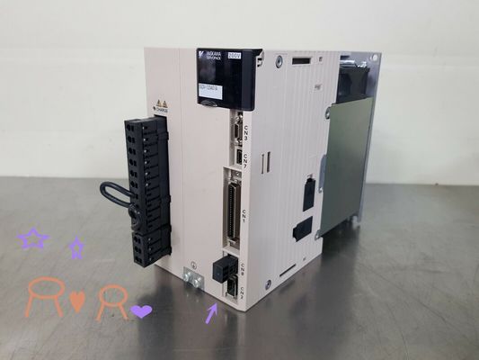 AMPLIFICATORE 200-230V 7.3A 1.5KW di CA di Yaskawa SGDV-120A01A SERVO NUOVO
