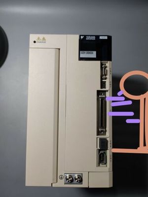 AMPLIFICATORE 200-230V 9.7A 2KW di CA di Yaskawa SGDV-180A01A SERVO NUOVO